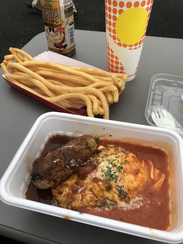 ぐぅトラkitchen
ハンバーグオムライス
