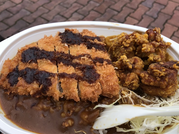 2018年は金沢カレーの元祖・チャンピオンカレーも出店！カツカレーに別買いの唐揚げをトッピング