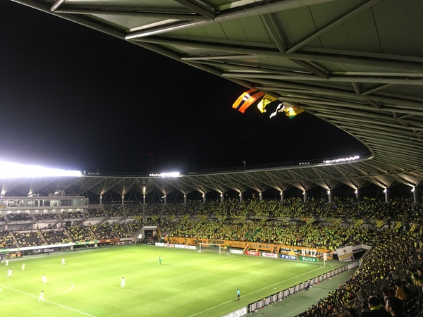 どこからでも臨場感あふれる試合観戦ができるフクアリ