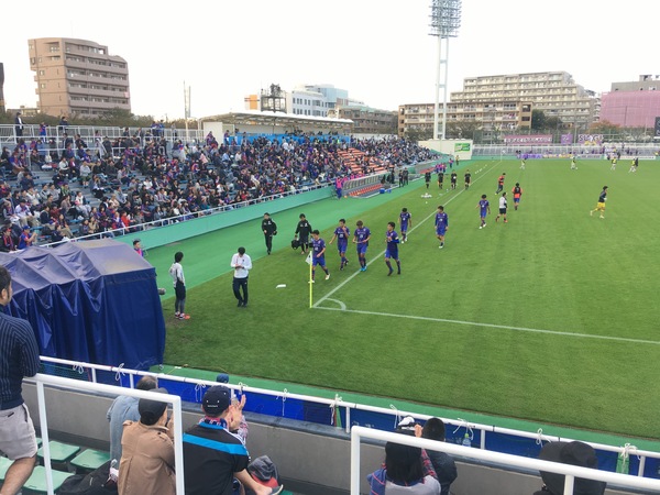 選手の息づかいが聞こえてきそうなほど近いです。