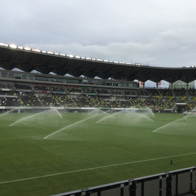 フクアリの散水。
綺麗な光景の一つです。