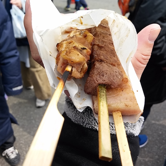 お肉の串焼き3本セットでちょっと割引き。