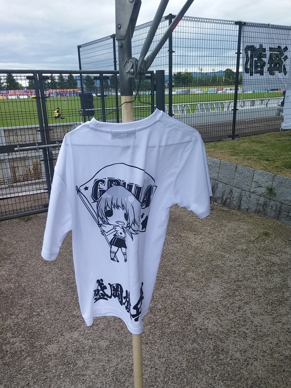 ホームゴール裏の入口にて。