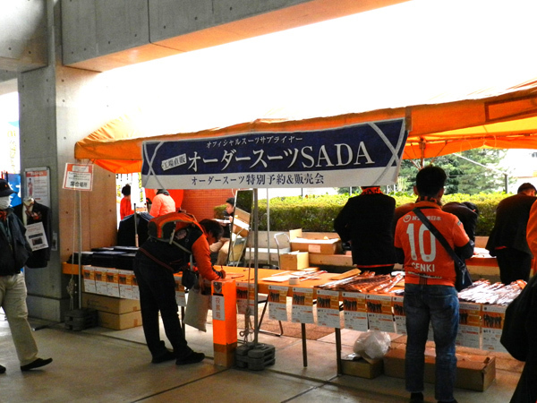 公式スーツ即売会を開催②
