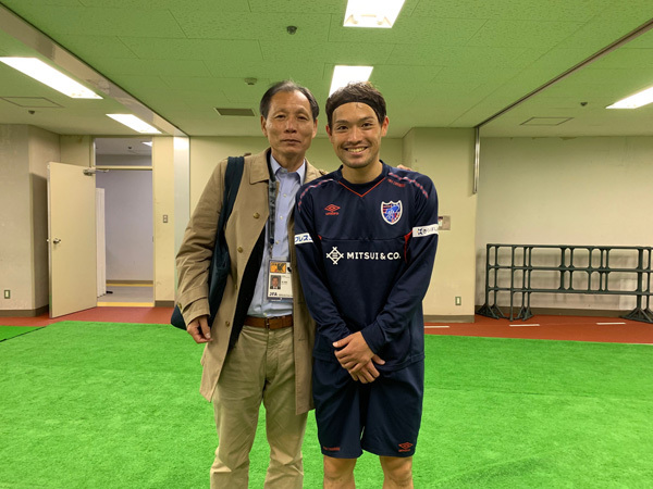 今年FC東京のキャプテン、10番の東慶悟。昨年まで以上に責任感を感じるプレーを見せている。FC東京は皆、表情が明るい。