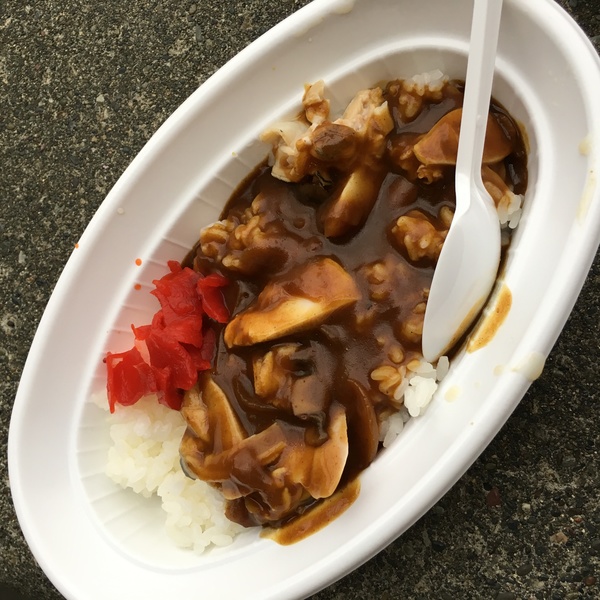 筋肉質なハマグリを堪能するカレー