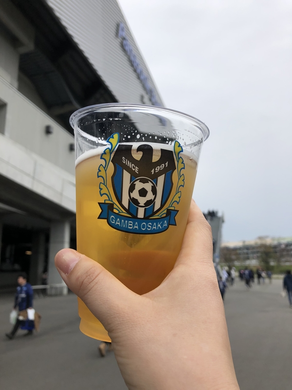 スタジアムで提供されるビールは、アサヒスーパードライです。