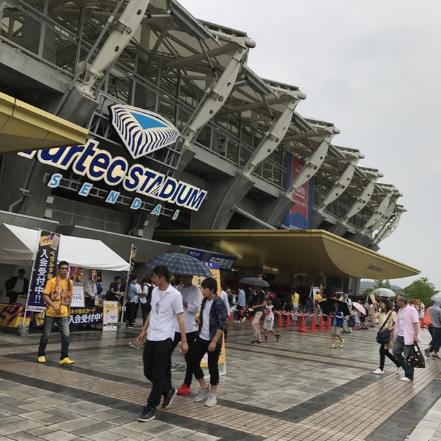 仙台駅から地下鉄で15分
駅からスタジアムも近い