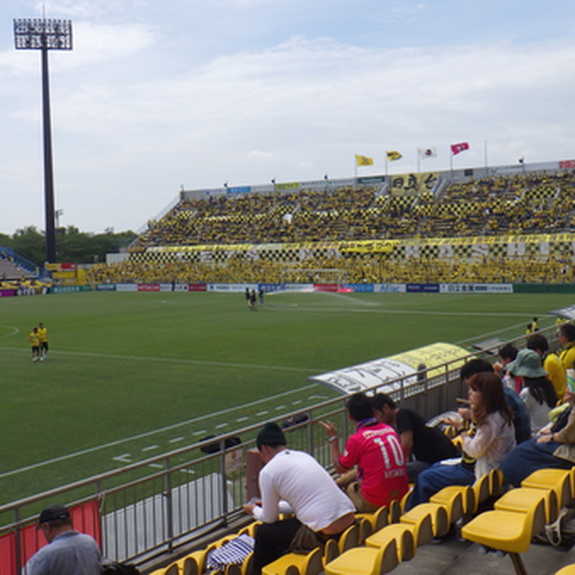 流石サッカー専用スタジアム
ピッチが近い