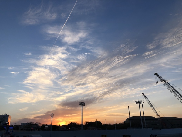 等々力の夕暮れと飛行機雲✈️