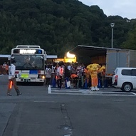 試合終了後

清水駅行きシャトルバス乗り場でのお見送り