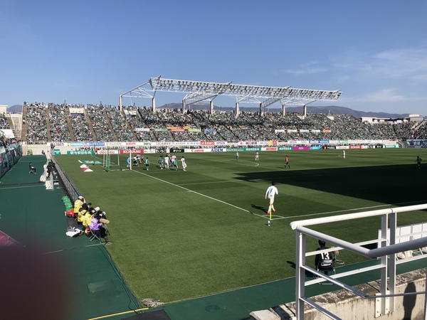 街中で対戦相手のサポーターを見かけると気さくに話しかけられるのも何だか嬉しかった。