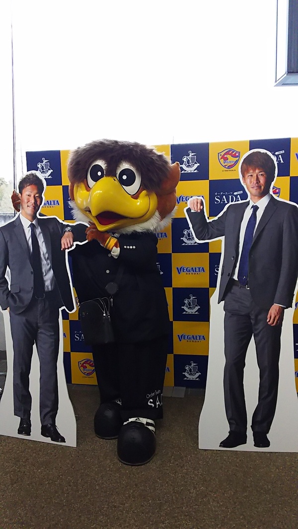 オフィシャルスーツサプライヤーのPRのお仕事です。