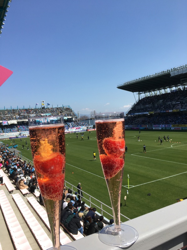 アウェイゴール裏 メイン側コンコース「米五合」季節のシャンパン/700円