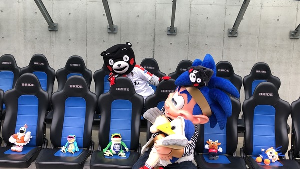 がくモンさんと絡むボーイ