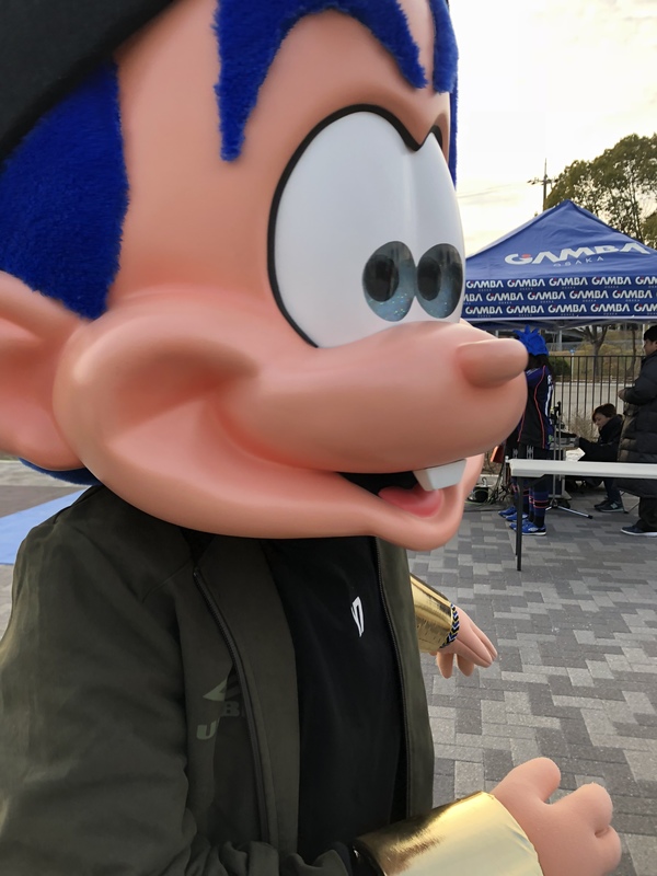 今日のボーイはジャケット着用