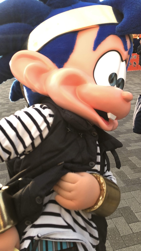 なんか仕込んでる？