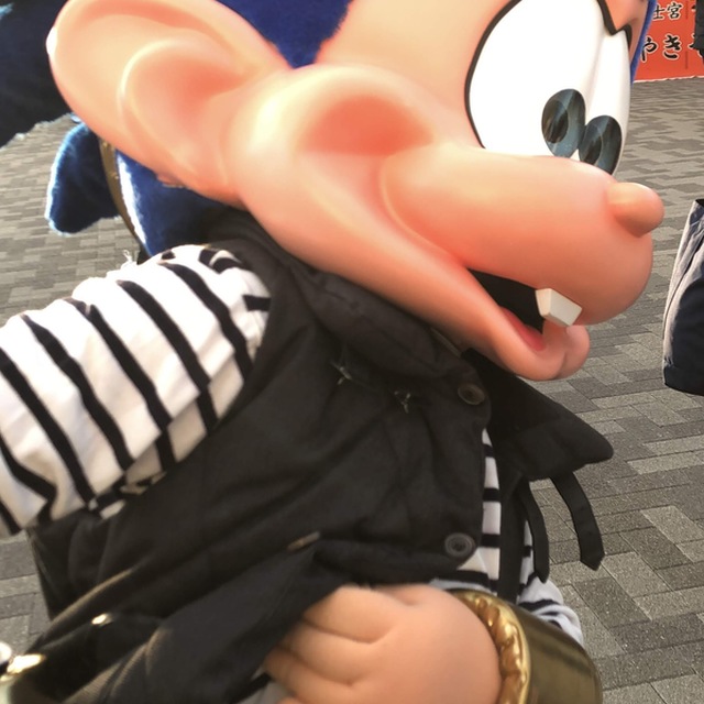 なんか仕込んでる？