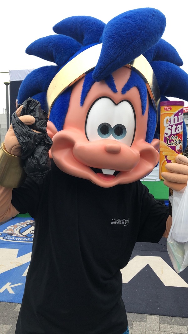 お菓子もらってご満悦〜
