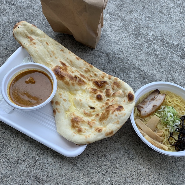 屋外テラスは10:30オープン。
カレーやラーメン、豚丼など、朝からビールがすすみます。なお、この日はサッポロビール感謝Dayで、ビール半額でした〜！