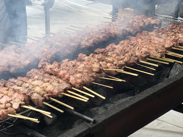 煙が上がっている所がハム焼きの目印