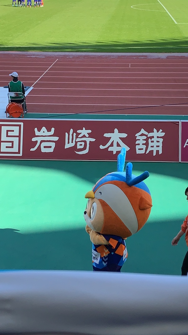 試合を見守るヴィヴィくん