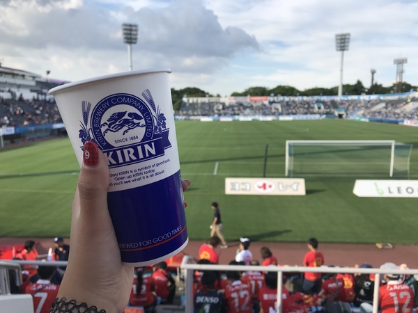 試合前のビールで気合いを By Nanasan ニッパツ三ツ沢球技場 横浜ｆｃ スタジアムグルメ Js Link スタジアムナビ