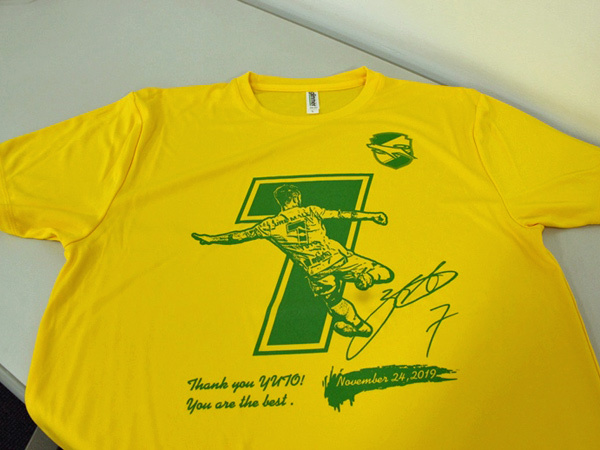 先着15,000名に佐藤勇人選手引退記念Tシャツがプレゼント