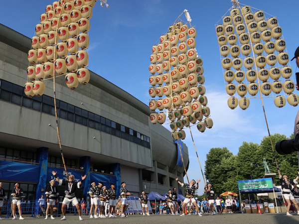 秋田県内初のサッカーのナイトゲーム開催を記念し、「竿燈」が登場！