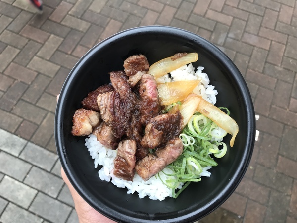 神戸牛贅沢丼