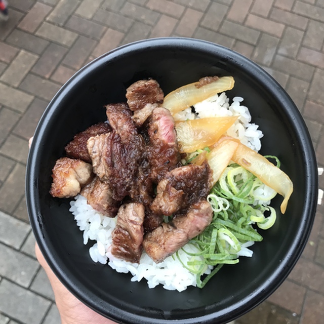 神戸牛贅沢丼