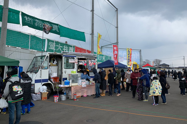 この日は温かいラーメン、牛スジ煮込みカレー、福田温泉パイカ丼あたりが人気。