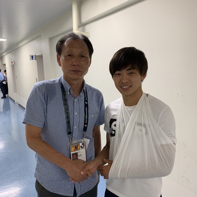 試合前、FIFA U-20 ワールドカップポーランド2019からケガのため無念の帰国となった斉藤光毅に会う。まずはしっかりケガを治して欲しい。