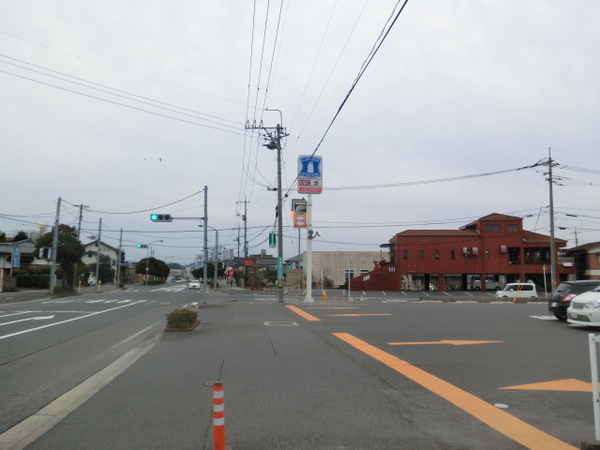 「浜橋」バス停→チュスタ
５.ローソンがある丁字路を右折する